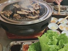 -围炉肉舍•炭烤活鳗•丹东海鲜烤肉(步行街店)