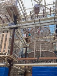 -PIPIKINGDOM皮皮王国欢乐号(欢乐海岸购物中心店)