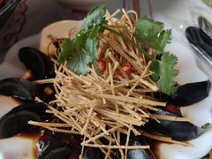 -肥肥虾庄·金牌油焖大虾(汉街SKP店)