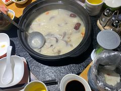 -洪氏嗨捞·广东猪肚鸡·椰子鸡火锅(西咸万象城店)