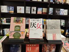 -钟书阁(松江泰晤士小镇店)