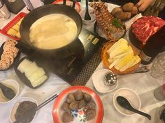 -鲜入围煮花胶鸡海鲜火锅