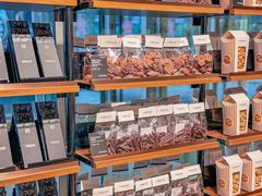 -Laderach 莱德拉(上海环贸iapm店)