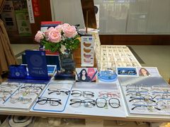 -MiRi眼镜连锁·蔡司·尼康控优点合作店(莘庄店)