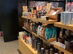 零售区-星巴克臻选(郑州中原万达店)