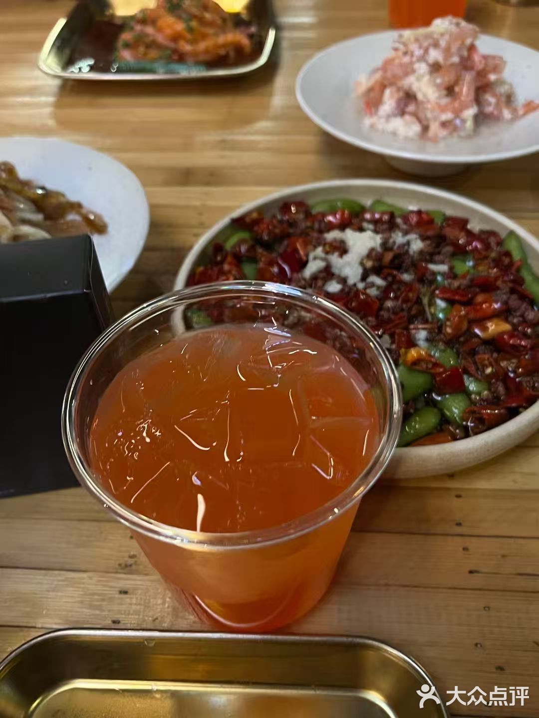 半二小酒馆是家具有随性与精致风格的宁波餐厅