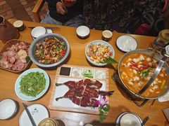 -老滇山寨•云南特色菜•地方菜•民族风情歌舞表演(金碧店)