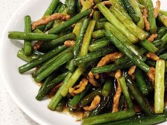蒜苗炒肉丝-扬州小吃(延安西路店)