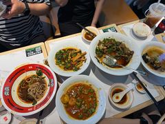 -霸蛮湖南菜·牛肉粉(荣京西街店)