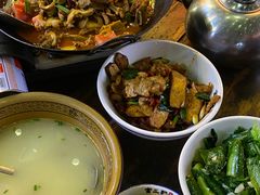 -富正毅三下锅·湘西韵味(天门山索道店)