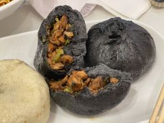 黑猪肉黑金包-李与白包子铺(桐梓林店)