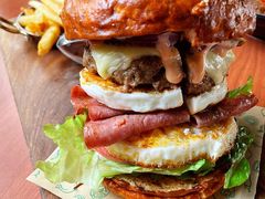 双蛋指椒牛肉汉堡-魏斯理汉堡(西安沣东吾悦店)