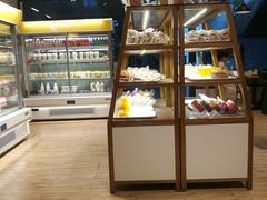 面包甜点陈列柜-一鸣真鲜奶吧(温州南站店)