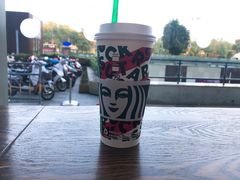 -星巴克臻选(盐城金鹰聚龙湖店)