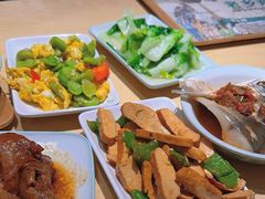 -老乡鸡(上海白玉兰广场店)