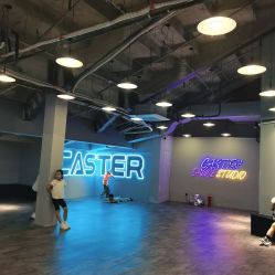-CASTER跳舞俱乐部