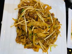 干炒牛河-玉兰苑一等茶餐厅