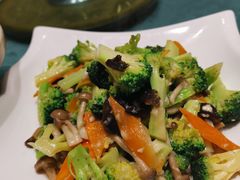 -老码头黑皮肘子锅包肉(赣水路店)