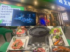 -山野的朋友露营炭火烤肉