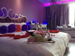 -天鹅恋主题酒店(光谷广场步行街店)