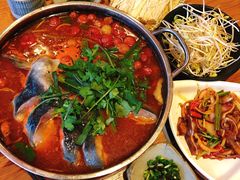 -野山舂·贵州现舂酸汤火锅(鸿通城店)