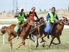 -亿利库布其七星湖沙漠生态旅游区