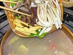 -阿山卓·野生菌火锅·纳西火塘烤肉