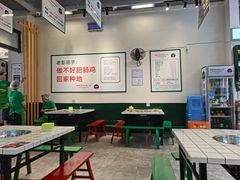 大堂-晓彭肥肠鸡·泡椒鸡火锅(水木天地店)