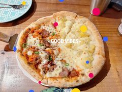 狂野榴莲双拼披萨-盘炉forenza·云贵川融合小食堂 ( 钟楼中柳巷店)