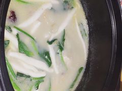 -洪氏嗨捞·广东猪肚鸡·椰子鸡火锅(西咸万象城店)