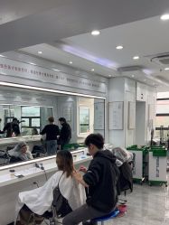 -镁连社·美联社