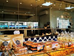 面包甜点陈列柜-昆明冠生园·蛋糕·面包(南强街店)