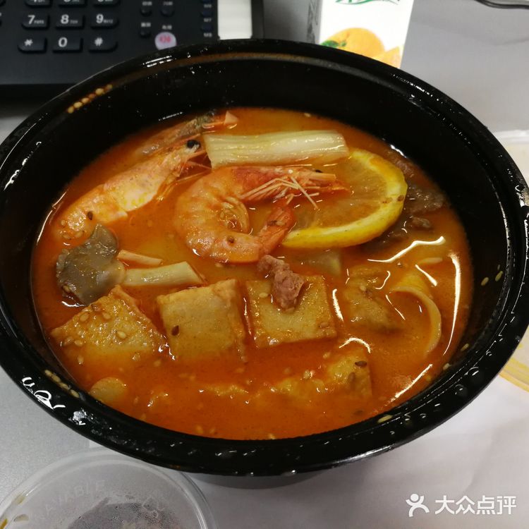 鱼豆腐、豆皮、各类蔬菜一如既往地优鲜
