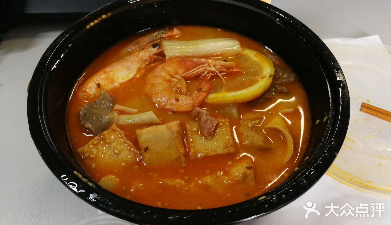 鱼豆腐、豆皮、各类蔬菜一如既往地优鲜