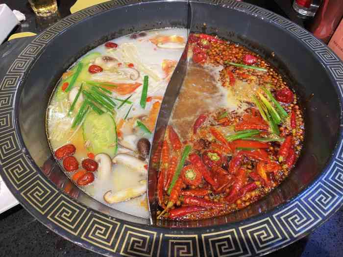 三人本来想去聚十三吃烤肉没想到竟然需要等位