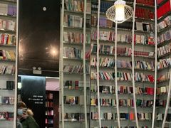 -钟书阁(松江泰晤士小镇店)