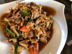 石榴花炒肉-乡绅本色白家厨坊