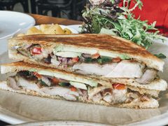 -ROAST coffee & eatery