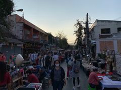 -周日夜市