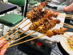 新西兰谷饲肥牛-何妹湿辣牛肉·粤式烧烤砂煲(桂雅路店)