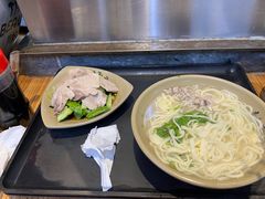-亮亮面馆(经六路店)