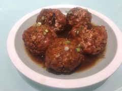 鸭蛋黄狮子头-梅飞酒家(名辉豪庭店)