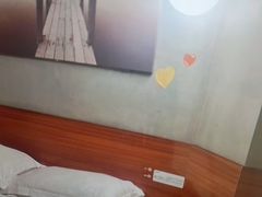 -卡罗酒店(东门晒布地铁站店)