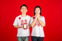 -现代经典婚纱摄影