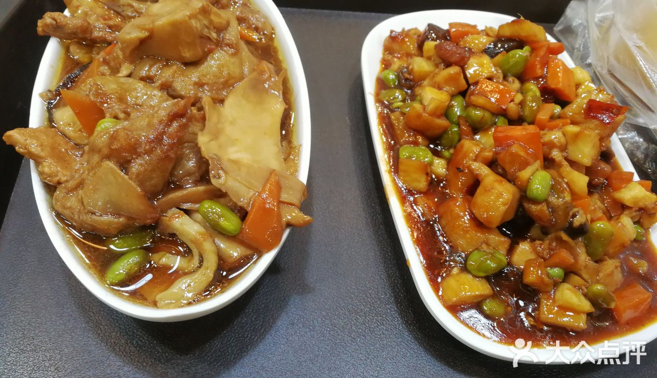不论汤面还是拌面都是四块钱一碗