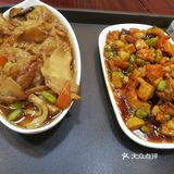 不论汤面还是拌面都是四块钱一碗