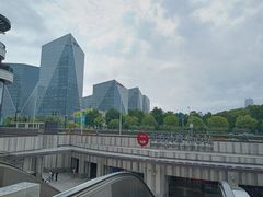 -东方体育中心(地铁站)