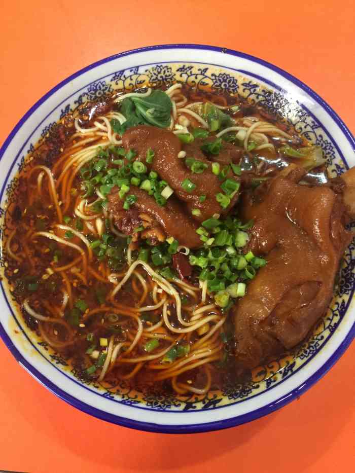 来蹄花面吃蹄花,味道不错