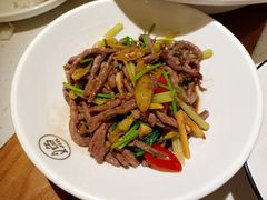小炒黄牛肉-江渔儿酸菜鱼·拔草餐厅(虎门君乐汇店)