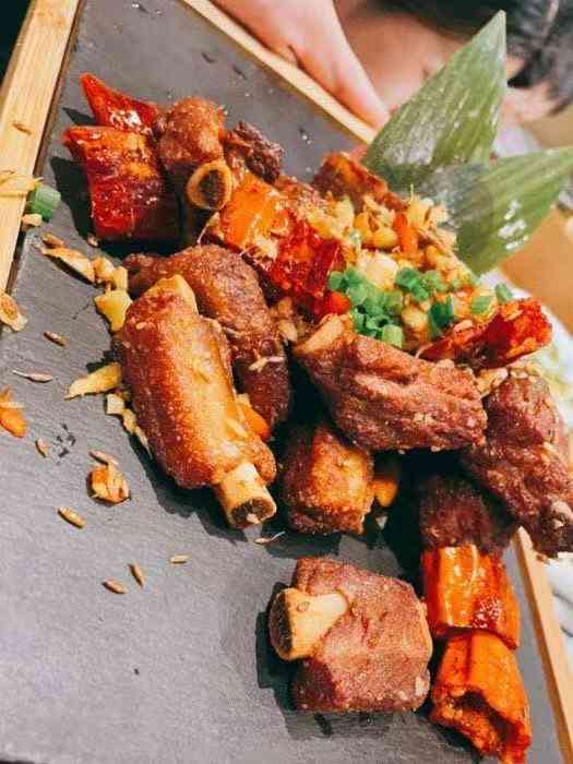 望湘园湖南菜(静安大融城店)-"算是比较久的品牌餐厅,从以前需要排队